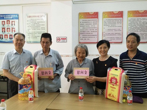 林玲主任慰问老党员